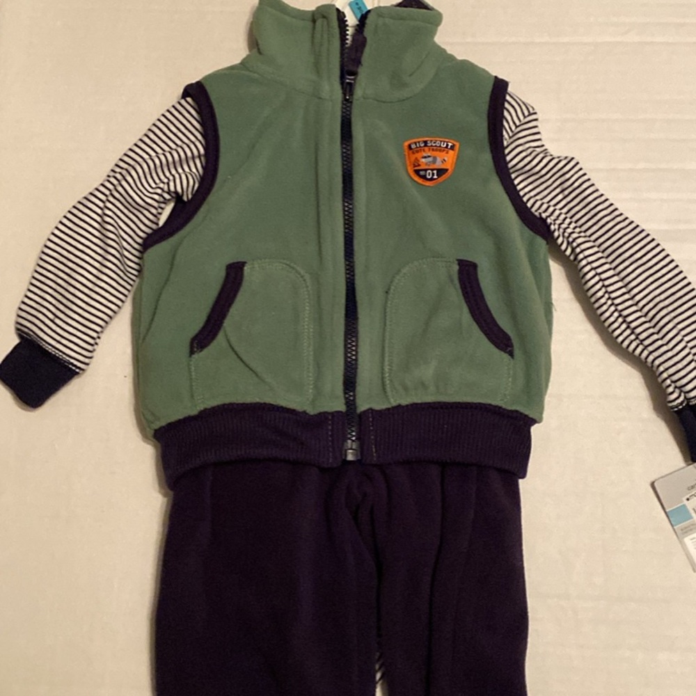 Green and Navy Kids' Vest Set
Size 6 months
NWT